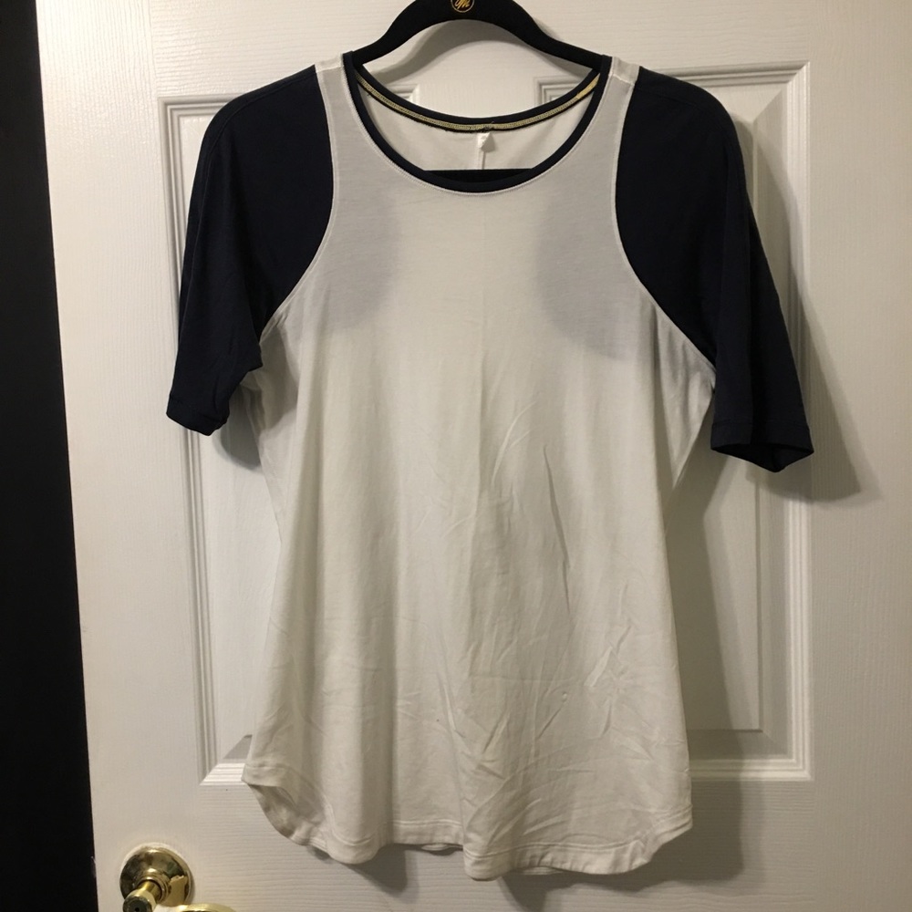 Lululemon size 10 short sleeve navy and white